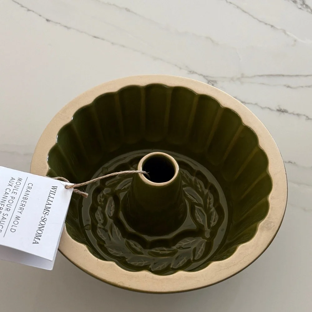 Williams Sonoma Olive Green Leaf Mold